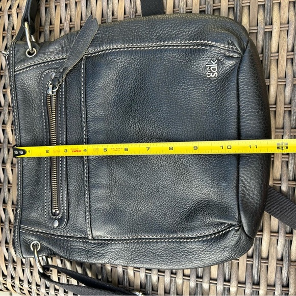 The Sak Black Leather Crossbody Bag Multiple Outside Pockets Zippered Closure - Picture 7 of 12
